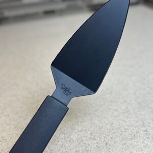 The Pampered Chef Slice N Serve Serrated Pie Cake Server Black Nylon 1165